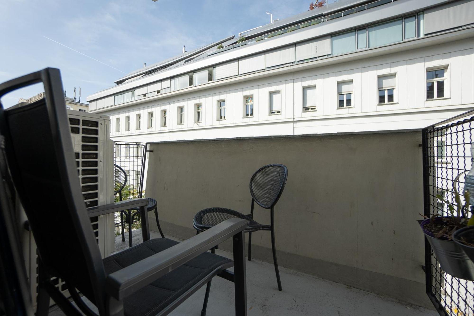 Charming Apartment With Balcony, Close To Stephansdom Cathedral Viyana Dış mekan fotoğraf